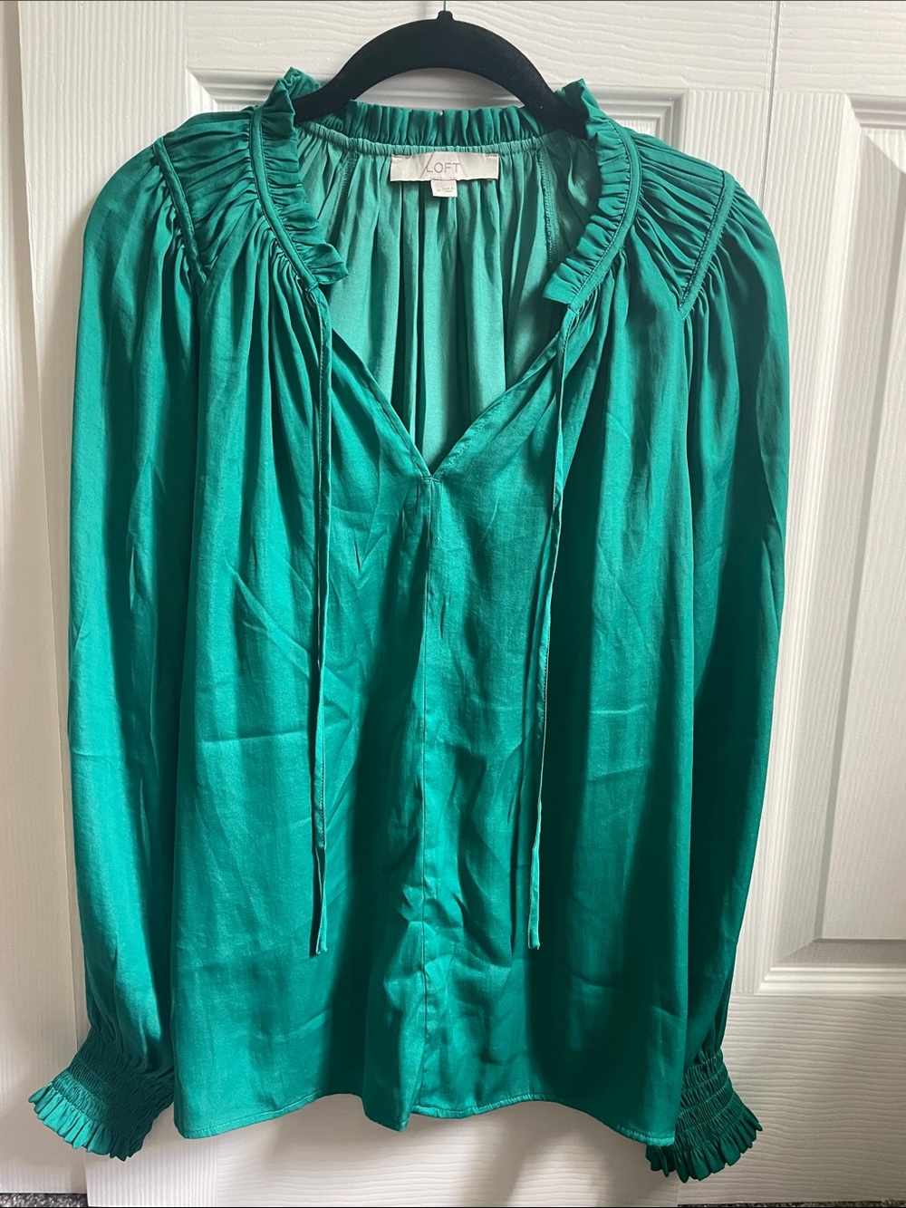 LOFT Women's Emerald Green Long Sleeve Ruffle-Neck Blouse